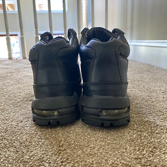 Women’s Nike Sneakers - Picture 4 of 6